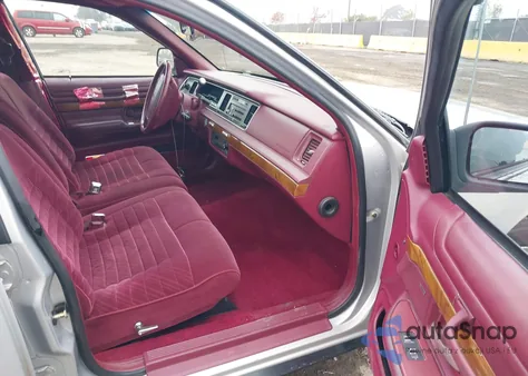 1992 Mercury Grand Marquis Gs из США, поврежденный, VIN 2MECM74W4NX608457